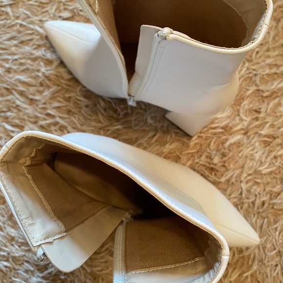 Super cute white, pointy toe, square heel booties size EUR 38, 7.5. - Picture 7 of 8